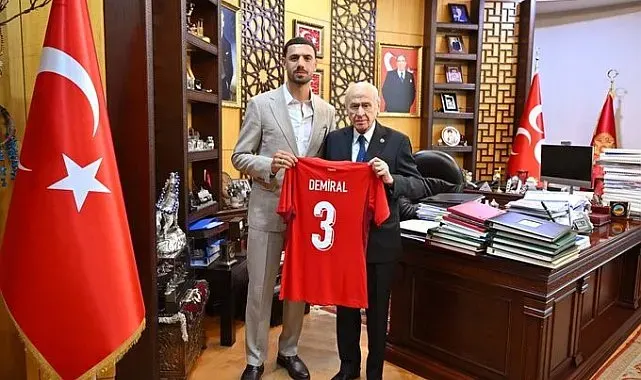MHP Lideri Bahçeli, milli futbolcu Demiral'ı kabul etti