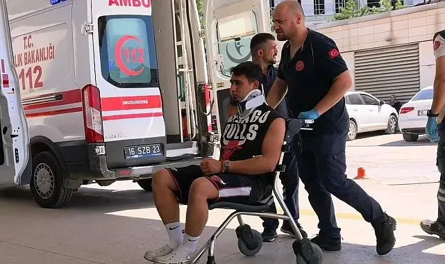 Lastiği patlayan cip şarampole uçtu: 3 yaralı
