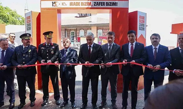 Bursa'da 15 Temmuz programı şehitleri anarak başladı