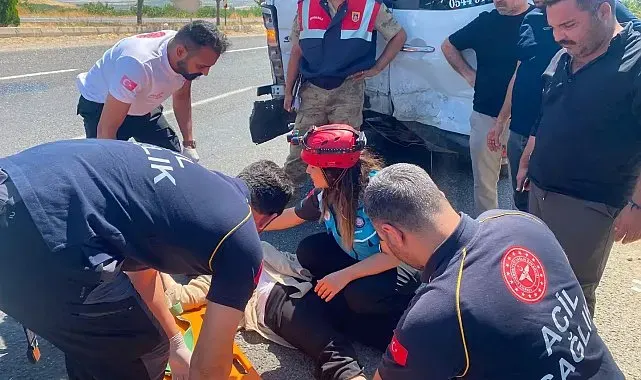Otomobil yolcu minibüsüne arkadan çarptı: 12 yaralı