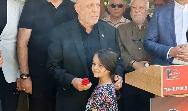 HAK-İş'ten 15 Temmuz Şehitliği'ne ziyaret