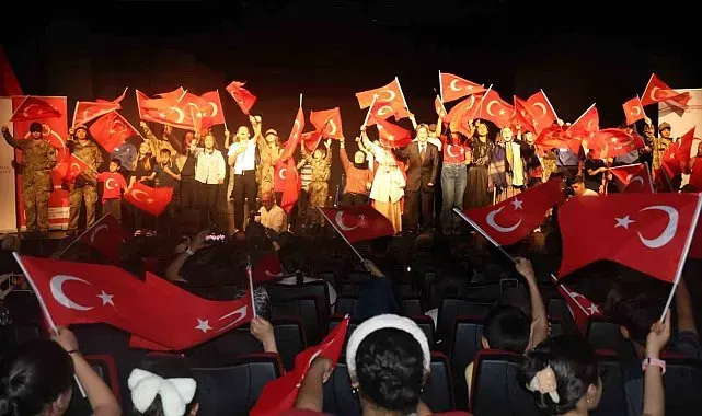 Erzurum'da çocuklar "15 Temmuz Destanı"nı sahneye taşıdı