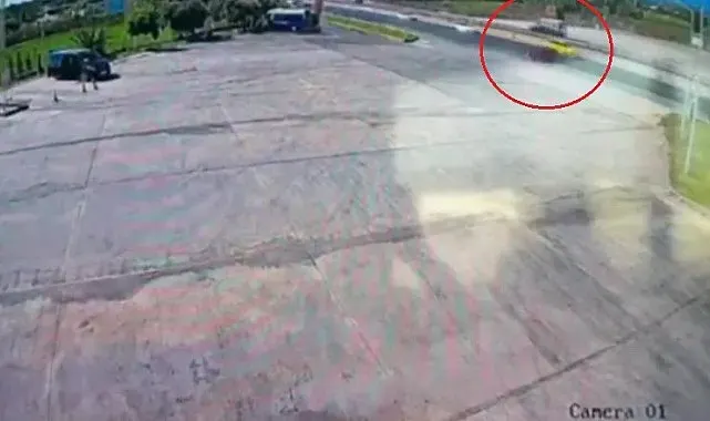 Alkollü sürücü önce bariyerlere, ardından seyir halindeki taksiye çarptı