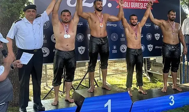 Sakarya Büyükşehir sporcularından 2 farklı branşta derece