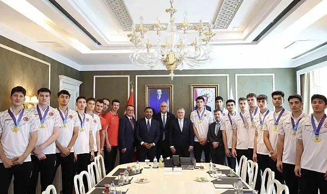 Bakan Bak: "İstikrarlı başarılarla voleybol ülkesi haline geldik"