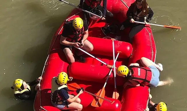 Sıcaktan bunalanlar karasu nehri'nde raftingle serinliyor