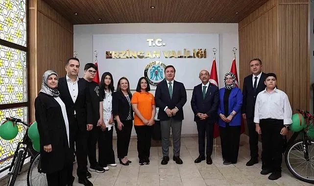 LGS'de 500 tam puan alan 3 öğrenci ödüllendirildi