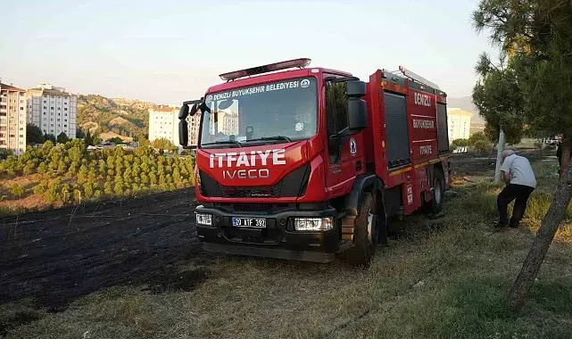 Yerleşim yerine yakın otluk alanda çıkan yangın korkuttu
