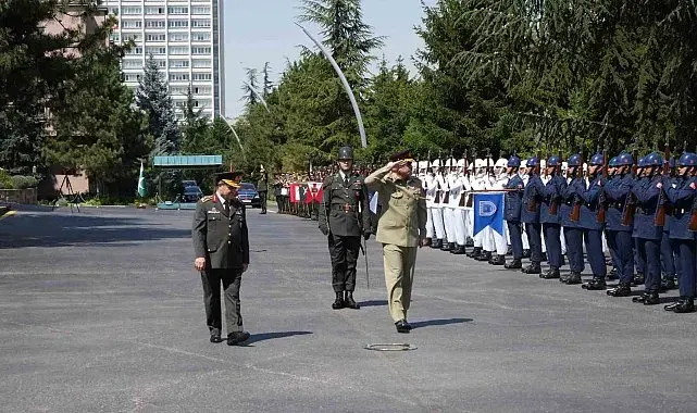 Genelkurmay Başkanı Orgeneral Bayraktaroğlu, Pakistan Savunma Kuvvetleri Komutanı Munir ile görüştü