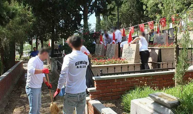 Hükümlü ve cezaevi personelinden şehitliğe anlamlı ziyaret