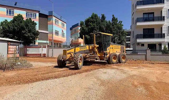 Kepez'den Demirel Mahallesi'nde 5 bin 170 metrelik sathi asfalt çalışması