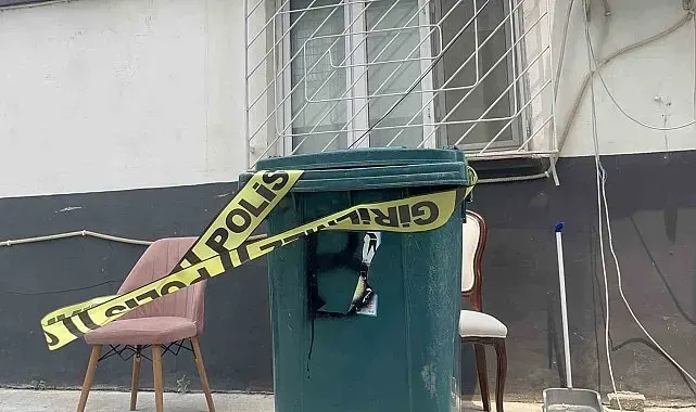 Tartıştığı eşinin başına çekiçle vurup boğazından bıçakladı