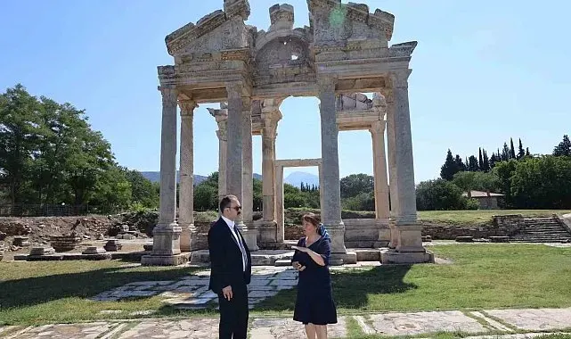 Kaymakam Battal, Afrodisias'taki çalışmaları inceledi