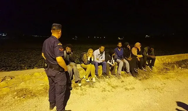 İzmir'de 36 düzensiz göçmen yakalandı