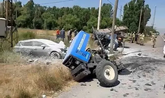 Hasköy'de traktör ile otomobil çarpıştı: 3 yaralı