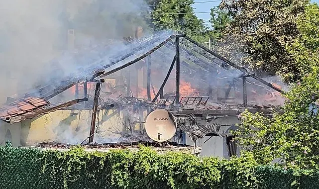 Kullanılmayan müstakil evde çıkan yangın paniğe neden oldu
