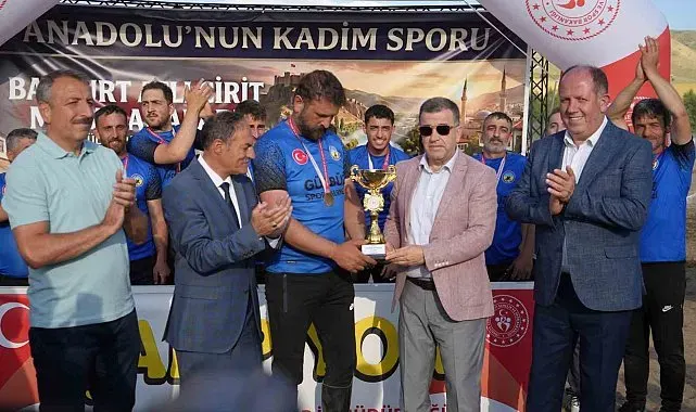 Cirit finalinde geri dönüş: 7 puan geriden geldi, yarım puan farkla Bayburt şampiyonu oldu