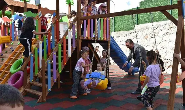 Miniklerin yüzü yenilenen oyun parkıyla güldü