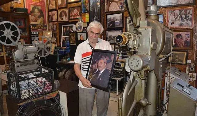 Adana'da Kadir İnanır anısına ücretsiz sinema gösterimi yapılıyor