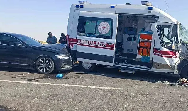 Mardin'de ambulans, tır ve otomobilin karıştığı kazada 3 kişi yaralandı