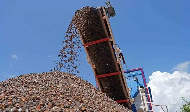 Alanya Belediyesi'nin çakıl yıkama makinesi ilk kez kullanıldı