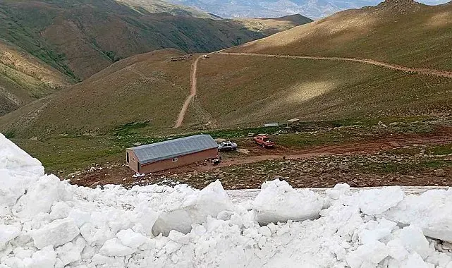 Sivas'ta temmuz ayında karla mücadele çalışmaları sürüyor