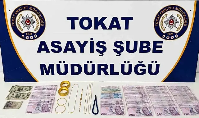 İstanbul'dan temin ettikleri sahte altınları Tokat'ta bozmak isterken yakalandılar