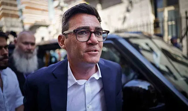 İngiltere'de milletvekili Andy Burnham, başbakan olmaya çok yakın