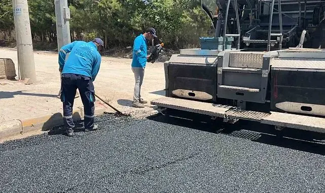 Adıyaman'da 170 derecelik asfaltın seriminde işçilerin zorlu mesaisi