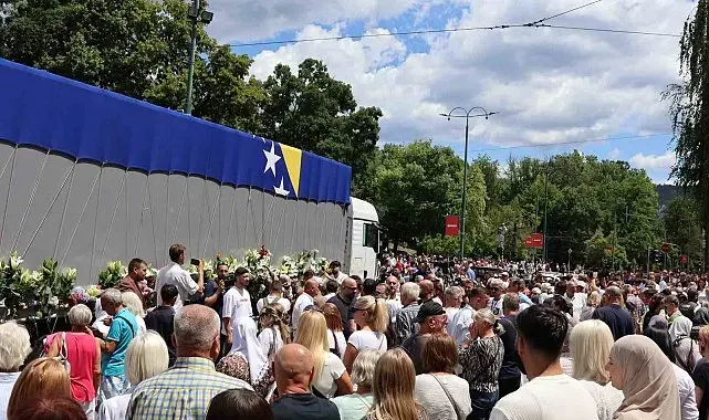 Bosna Hersek'te toprağa verilecek 10 şehidin cenazesi, dualarla Srebrenitsa'ya uğurlandı