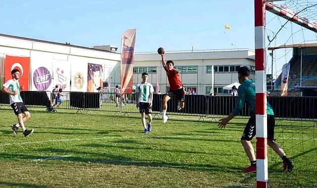 Alanya'da 2 bin kişilik hentbol şöleni başladı