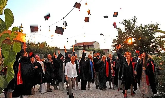 Çeşme'de kursiyerlere 'usta aşçı' belgeleri verildi