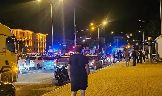 Orta refüje çarpan otomobil takla attı: 2 yaralı