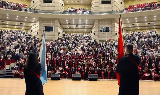 ERÜ Eğitim Fakültesi yeni mezunlarını verdi