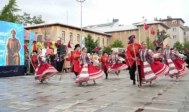 Dede Korkut Şölenleri'nde halk dansları ve müzik gösterileri ilgi gördü