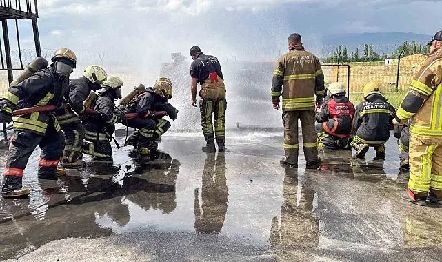 Erzincan Belediyesi itfaiye personelinin mesleki eğitimleri sürüyor