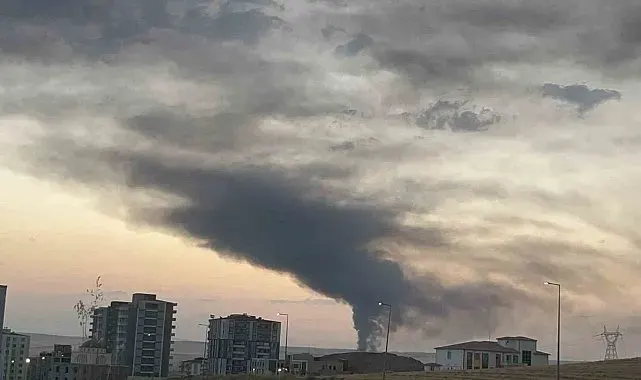 Batman'da ulusal market zincirinin ana dağıtım deposunda büyük yangın
