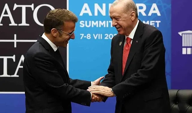 Cumhurbaşkanı Erdoğan, Macron ile Fransa'ya selam gönderdi