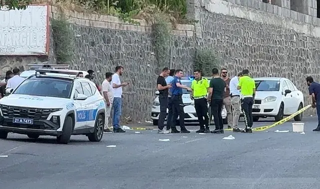 Diyarbakır'da seyir halindeki araca silahlı saldırı: 1 ağır yaralı