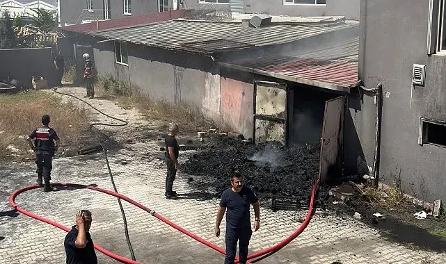 Tekstil fabrikasının atık deposunda yangın