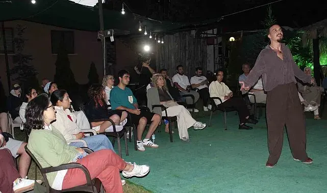 Tiyatrocunun gösterisi büyük beğeni topladı