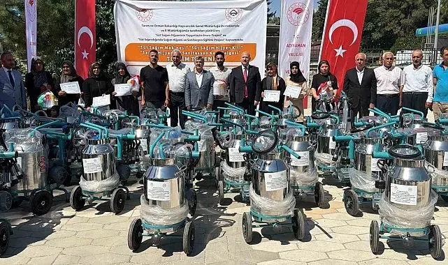 Adıyaman'da süt sağım makineleri üreticilere dağıtıldı