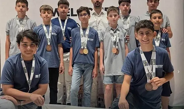 Aliağalı öğrenciler, İtalya'daki kodlama olimpiyatından 17 dereceyle döndü
