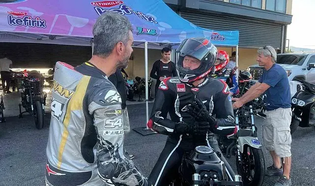 Milli motosikletçiler ve oyuncu Kıvanç Tatlıtuğ Kocaeli'de piste çıktı