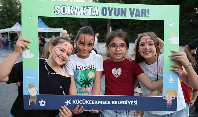 Küçükçekmece'de "3. Geleneksel sokakta oyun var" ın ilk gününe büyük ilgi
