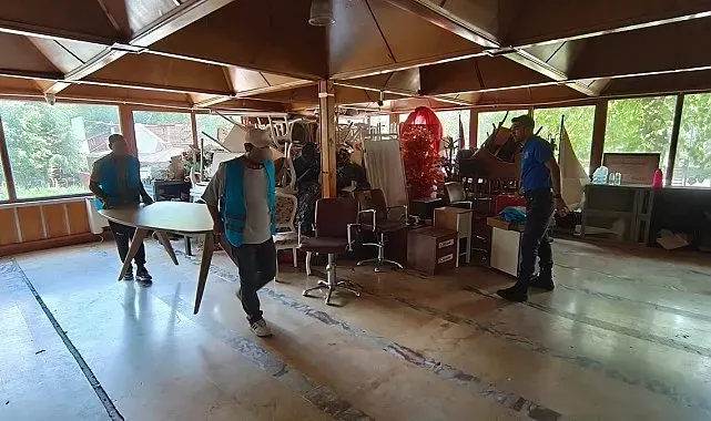 Eskişehir Öğretmenevi'nin eşyalarını denetimli serbestlik yükümlüleri taşıyor