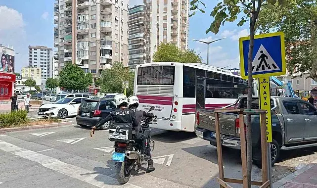 Yolcu minibüsünün yaya geçidinde çarptığı genç kız öldü