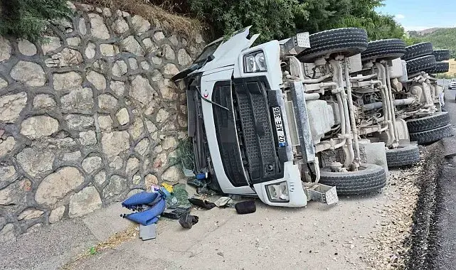 Beton mikseri devrildi: 1 ağır yaralı
