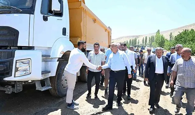 Büyükşehir, 55 mahalleyi birbirine bağlayan yolda standardı yükseltiyor