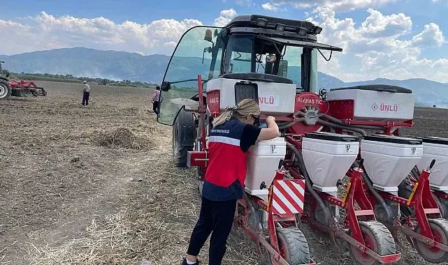 Simav'da silajlık mısır demonstrasyonu için tohum ekimi gerçekleştirildi